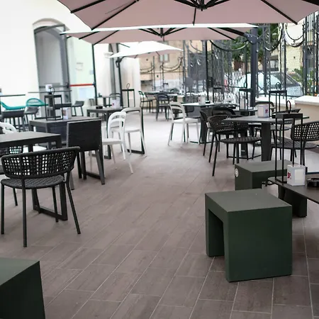 فندق Albergo Centrale لاميزيا تيرمي