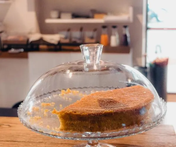 מלון Albergo Centrale למזיה טרמה